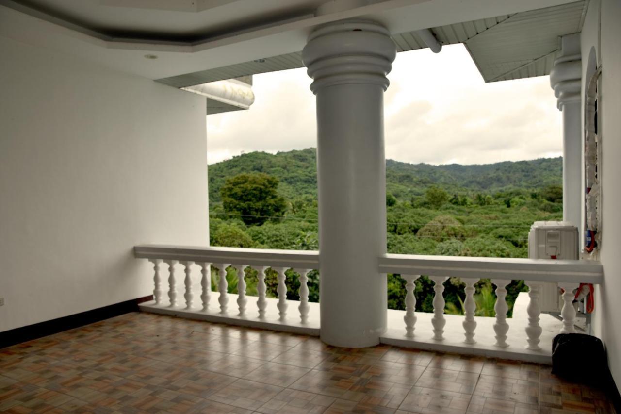 Isla De Oro Hotel Mamburao Exterior foto