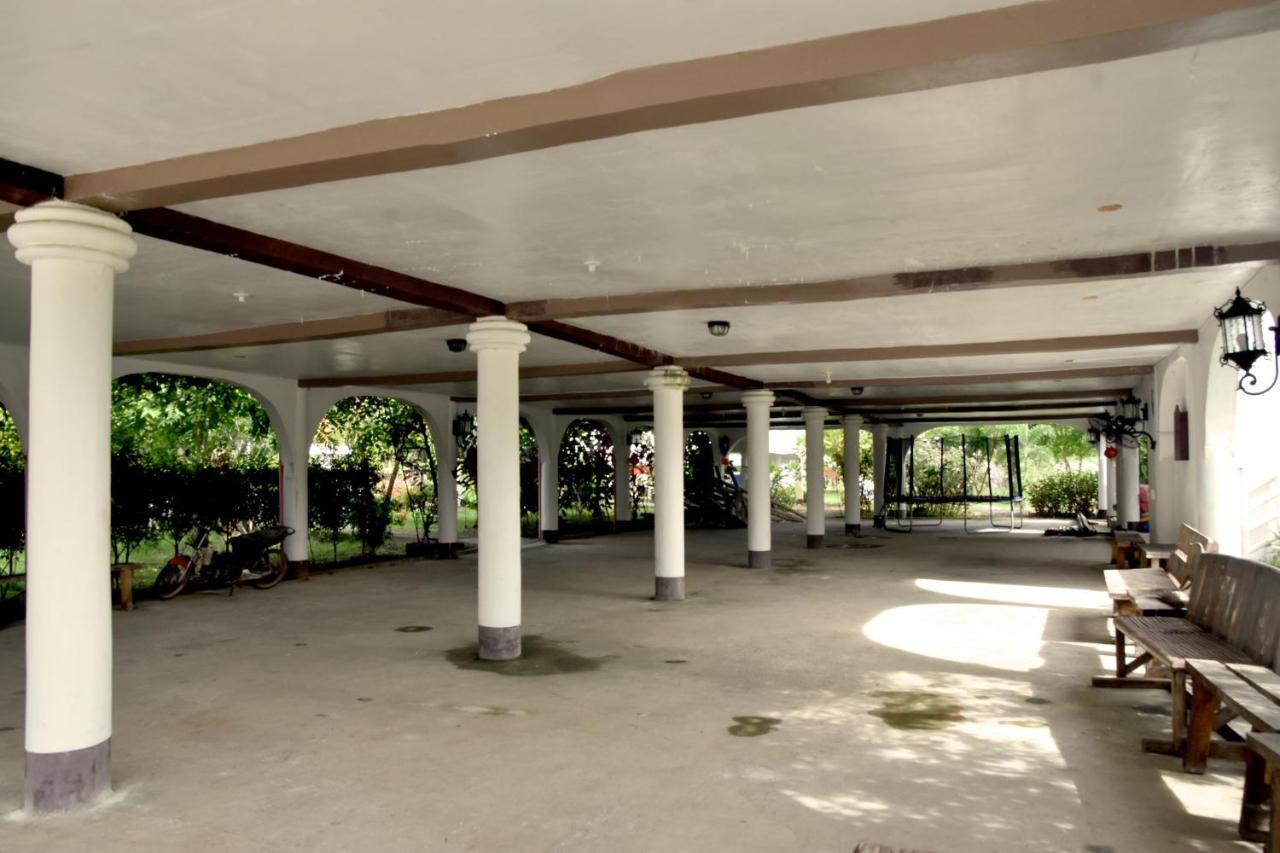 Isla De Oro Hotel Mamburao Exterior foto